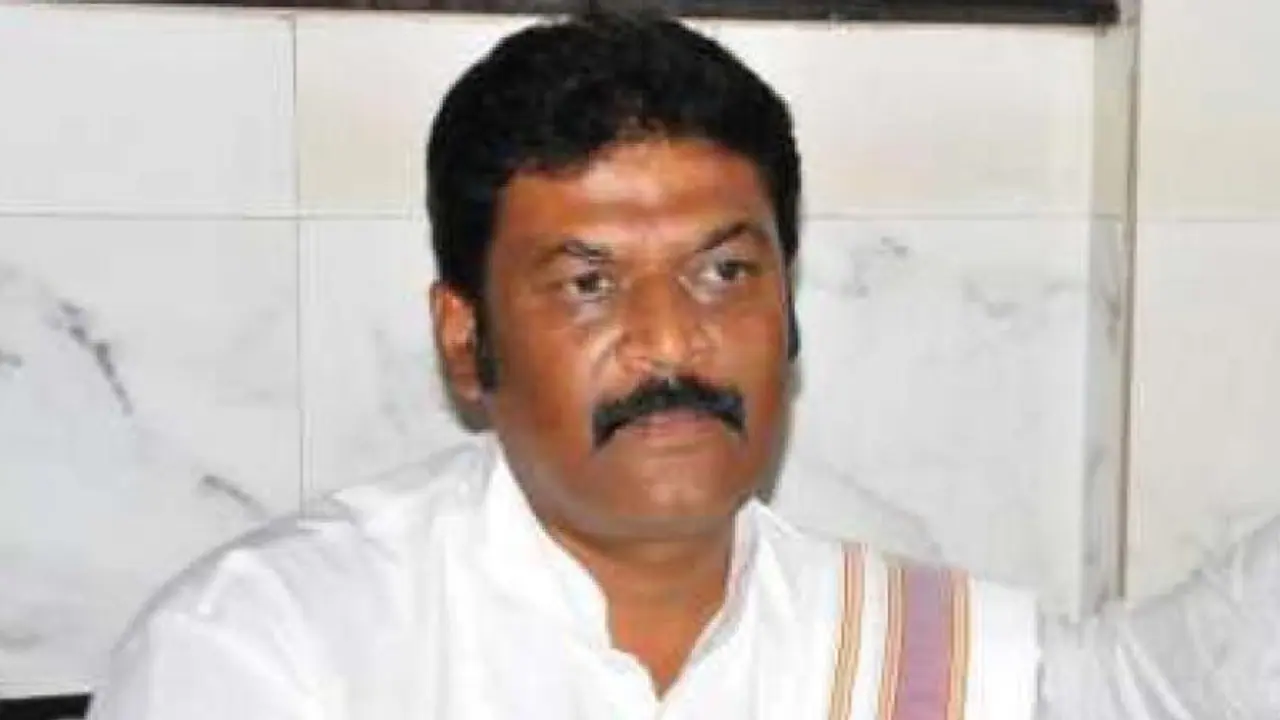 Karnataka Congress brawl: Anand Singh's wife threatens legal action against Ganesh