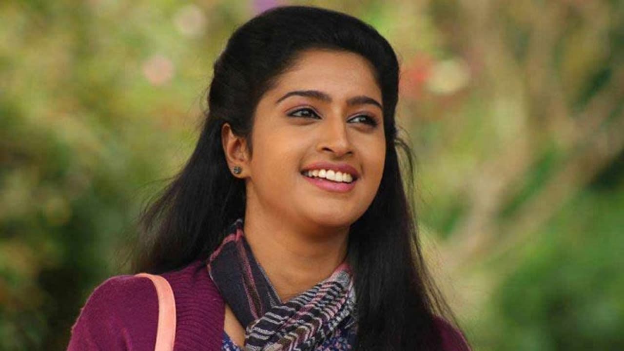 హీరోయిన్ కు బెదిరింపు ఫోన్ కాల్స్! హీరోయిన్ కు బెదిరింపు ఫోన్ కాల్స్!