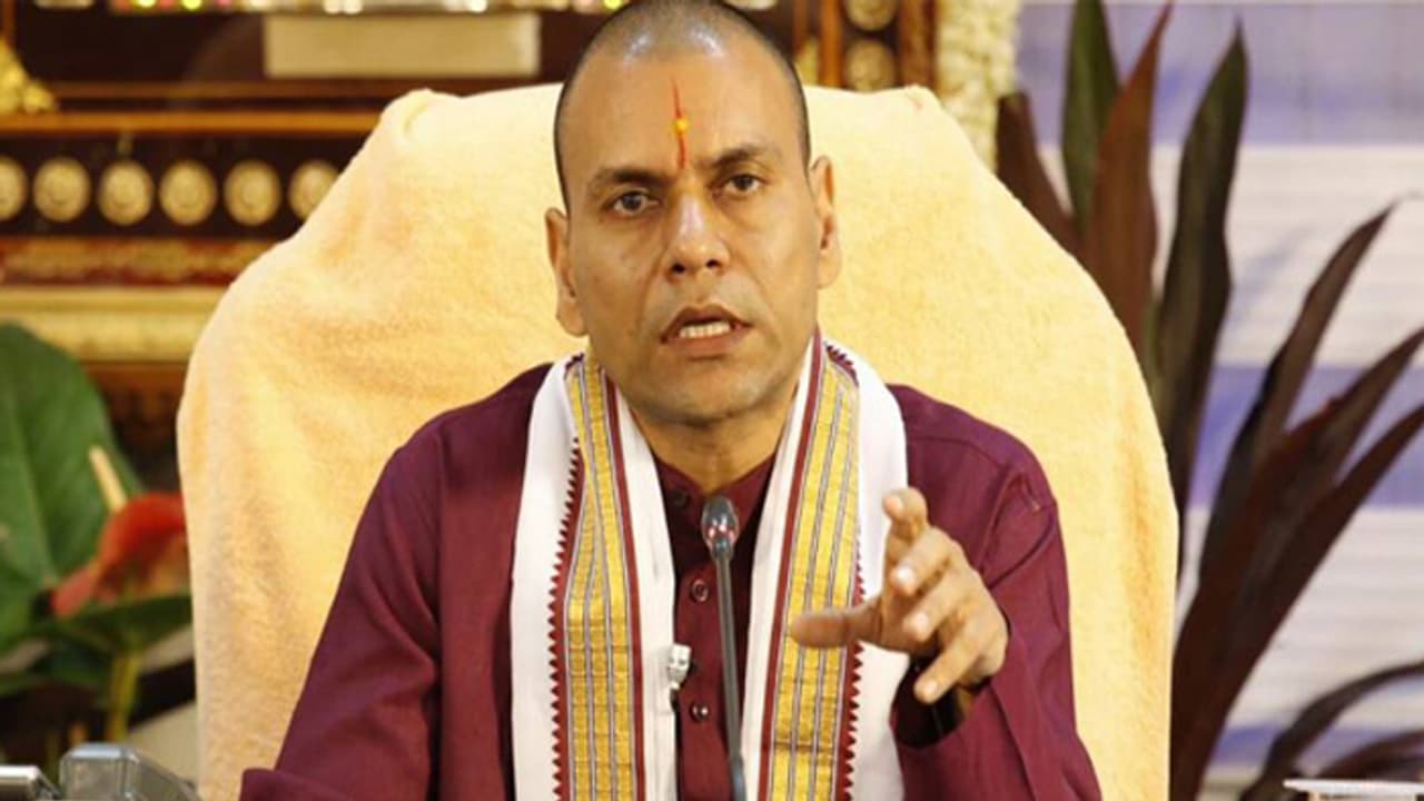 కీలక అదికారిపై బదిలీ వేటు: టీటీడీ ఈవోగా జేఎస్వీ ప్రసాద్..? కీలక అదికారిపై బదిలీ వేటు: టీటీడీ ఈవోగా జేఎస్వీ ప్రసాద్..?