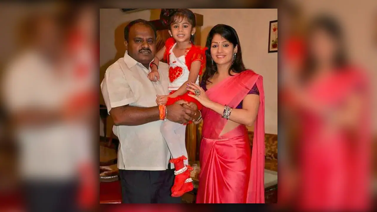 వెంకటేష్, రాధిక ఇళ్లపై ఐటీ దాడులు!