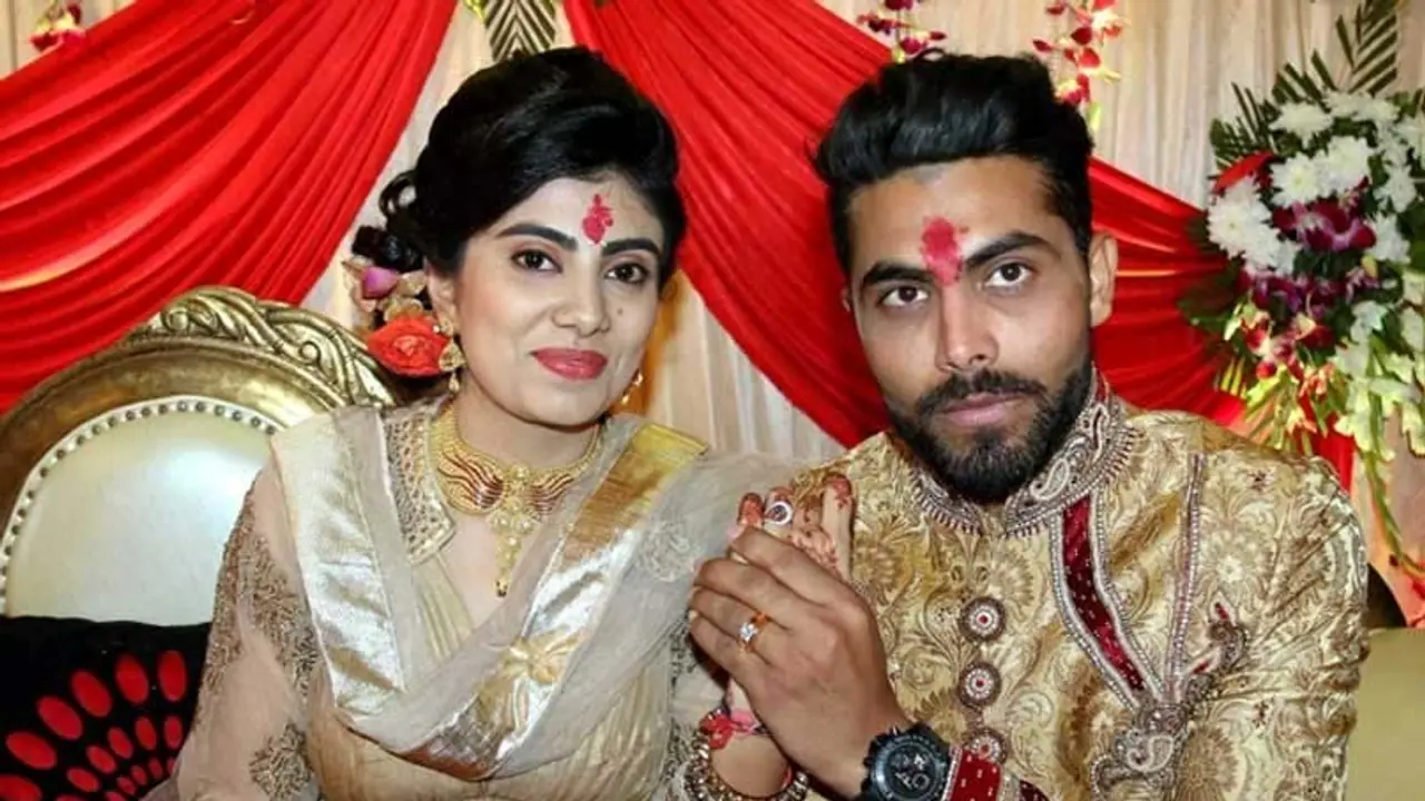 Police constable attacks Ravindra Jadeja's wife after an accident? Police constable attacks Ravindra Jadeja's wife after an accident?