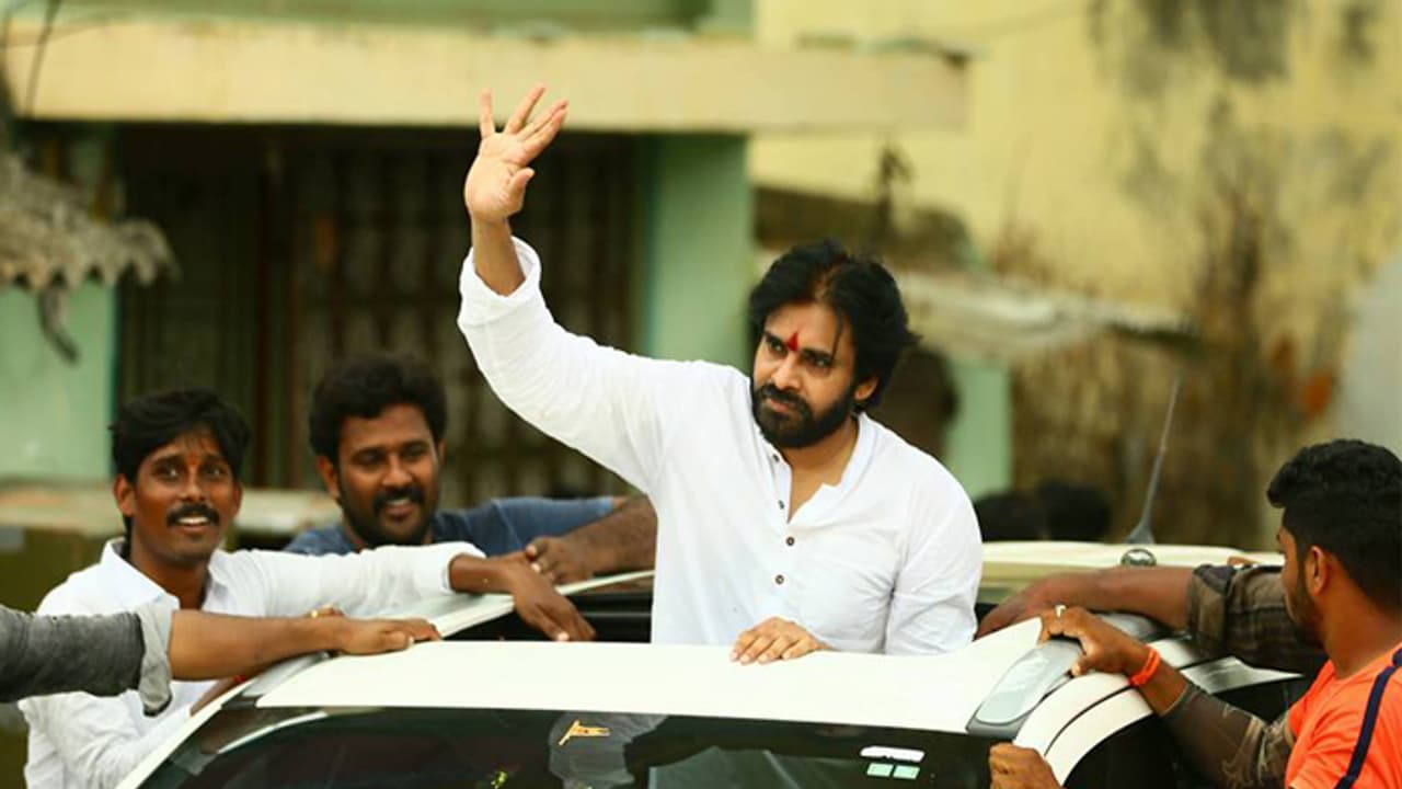 చర్చిలో పవన్ కల్యాణ్ కూతురికి నామకరణం చర్చిలో పవన్ కల్యాణ్ కూతురికి నామకరణం