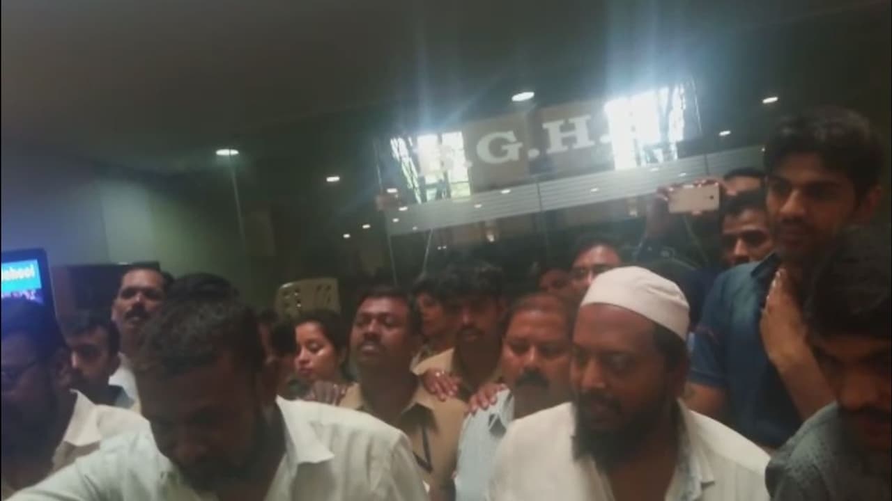 ಬಾಲ್ಡ್ ವಿನ್ ಶಾಲಾ ಆಡಳಿತ ಮಂಡಳಿ ವಿರುದ್ಧ ಪೋಷಕರ ಪ್ರತಿಭಟನೆ ಬಾಲ್ಡ್ ವಿನ್ ಶಾಲಾ ಆಡಳಿತ ಮಂಡಳಿ ವಿರುದ್ಧ ಪೋಷಕರ ಪ್ರತಿಭಟನೆ