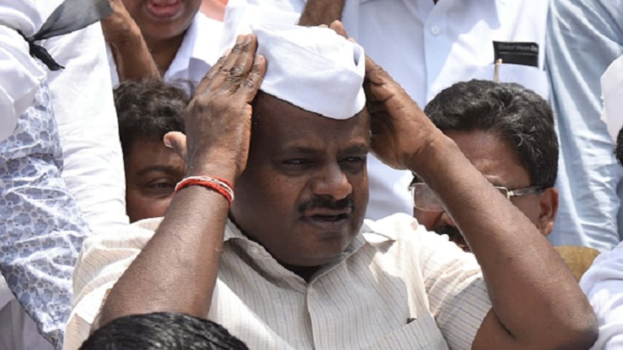 ಎಲ್ಲಾ ಸಚಿವರಿಗೂ ಡಿಸಿಎಂ ಸ್ಥಾನಮಾನ ನೀಡಲು ನಿರ್ಧಾರ? ಎಲ್ಲಾ ಸಚಿವರಿಗೂ ಡಿಸಿಎಂ ಸ್ಥಾನಮಾನ ನೀಡಲು ನಿರ್ಧಾರ?