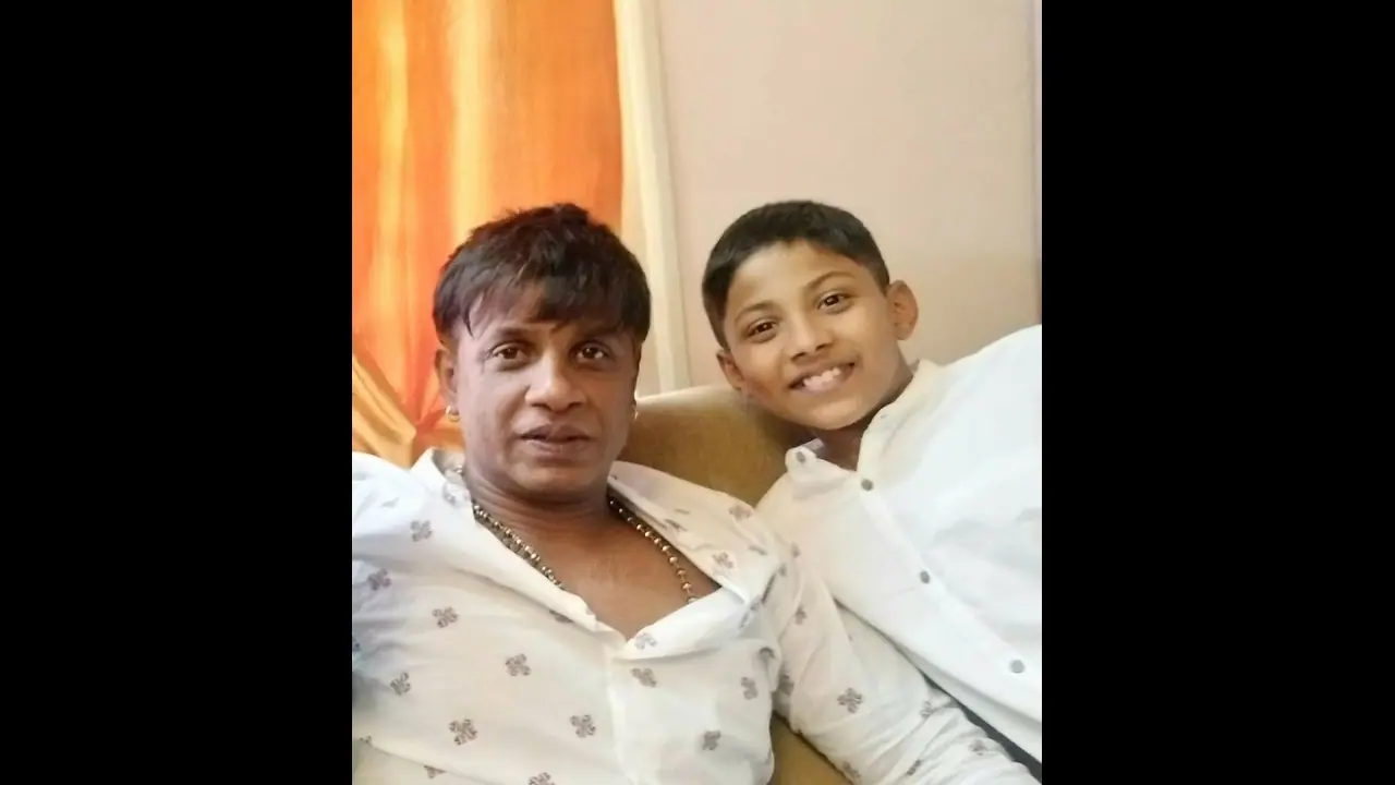 ಅಪ್ಪನ ಜೊತೆ ’ಕುಸ್ತಿ’ಗಿಳಿದ ಮಗ: ವಿಡಿಯೋ ಅಪ್ಪನ ಜೊತೆ ’ಕುಸ್ತಿ’ಗಿಳಿದ ಮಗ: ವಿಡಿಯೋ