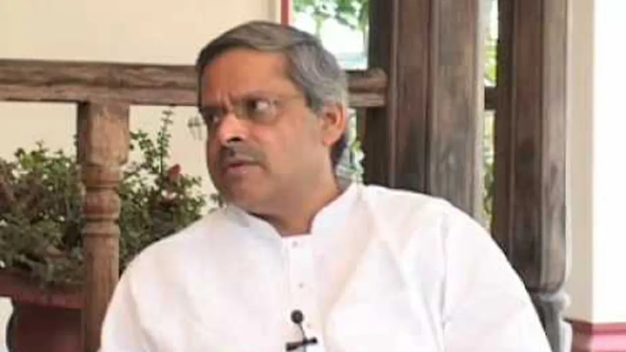 దేశ ఆర్ధిక వ్యవస్థ కుప్పకూలింది: కేంద్రంపై పరకాల సంచలనం దేశ ఆర్ధిక వ్యవస్థ కుప్పకూలింది: కేంద్రంపై పరకాల సంచలనం