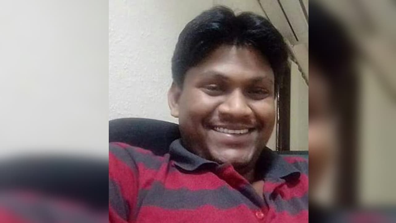 వివాహితపై కన్నేసిన ఈ దుర్మార్గుడు ఎంత పని చేశాడో తెలుసా? వివాహితపై కన్నేసిన ఈ దుర్మార్గుడు ఎంత పని చేశాడో తెలుసా?