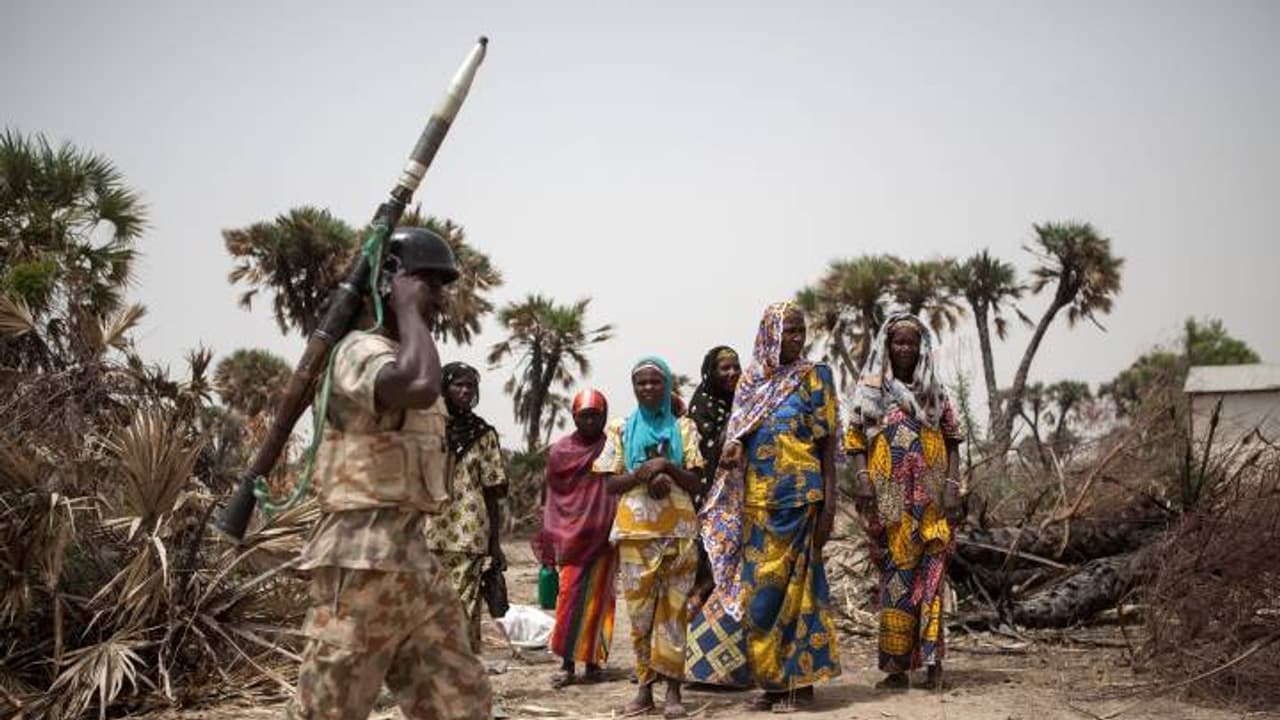 మారణహోమం.. 200 మందికి కాల్చి చంపిన బందిపోట్లు మారణహోమం.. 200 మందికి కాల్చి చంపిన బందిపోట్లు