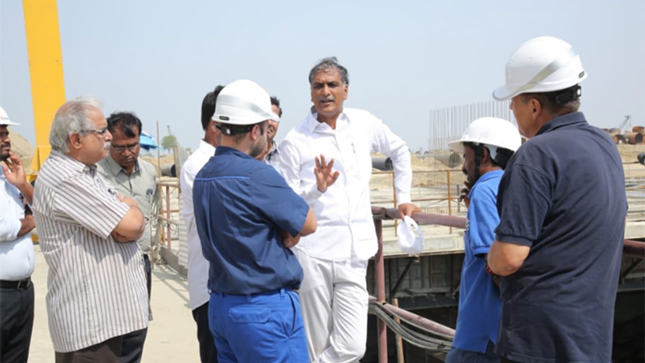 రెండోరోజు కూడా హరీష్ రావు అక్కడే రెండోరోజు కూడా హరీష్ రావు అక్కడే