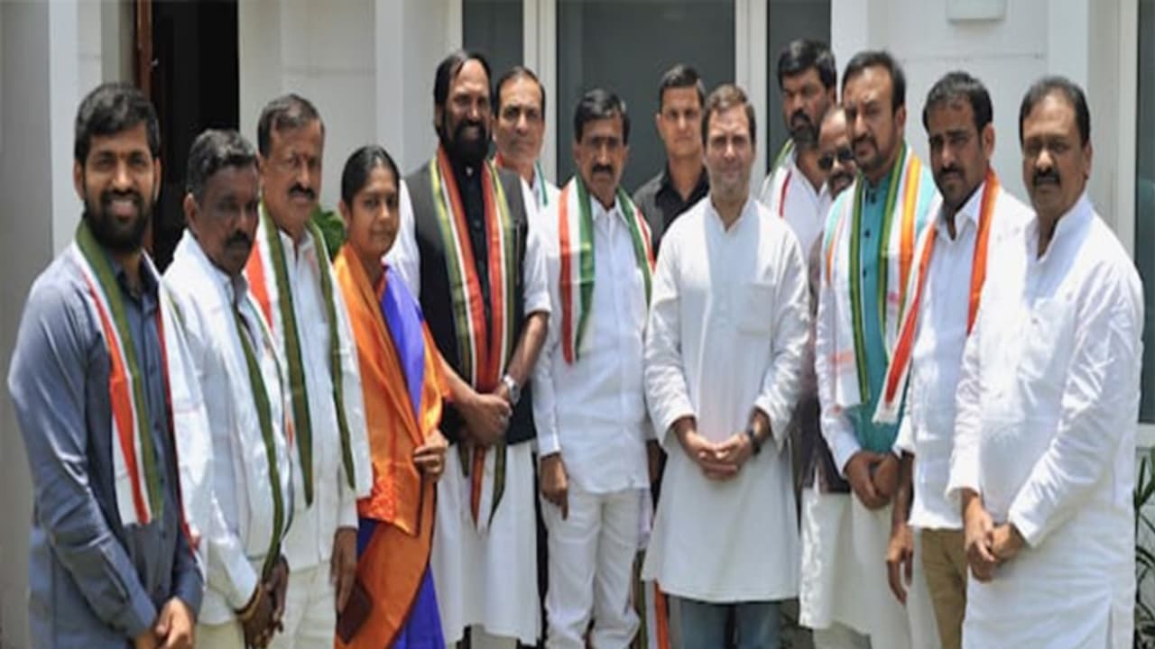 రాహుల్ గాంధీ సమక్షంలో కాంగ్రెస్ లో చేరిన ఒంటేరు ప్రతాప్ రాహుల్ గాంధీ సమక్షంలో కాంగ్రెస్ లో చేరిన ఒంటేరు ప్రతాప్