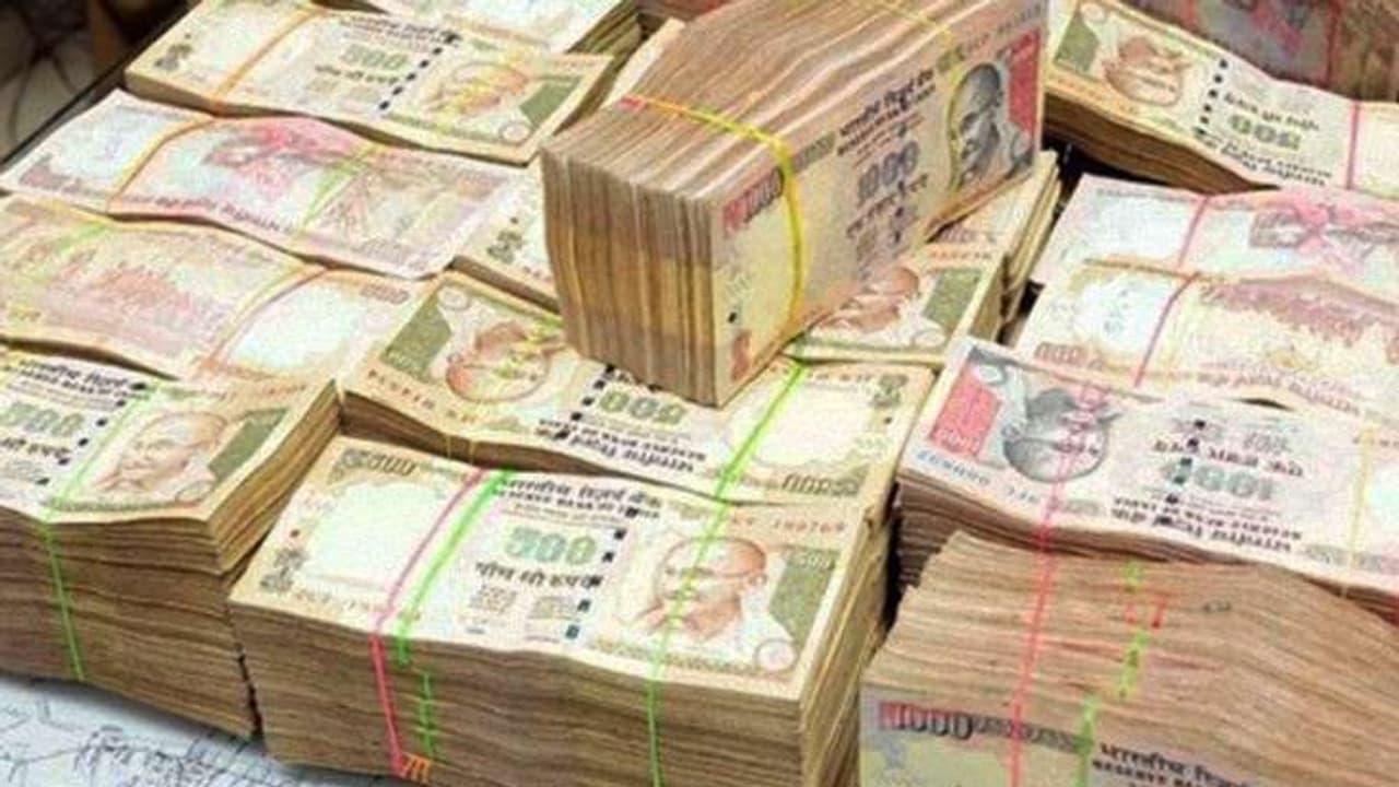 ১০ বছরের জমানো টাকা এক লহমায় মূল্যহীন, নোটবাতিলের ৪ বছর পর চরম বিপাকে দৃষ্টিহীন দম্পতি