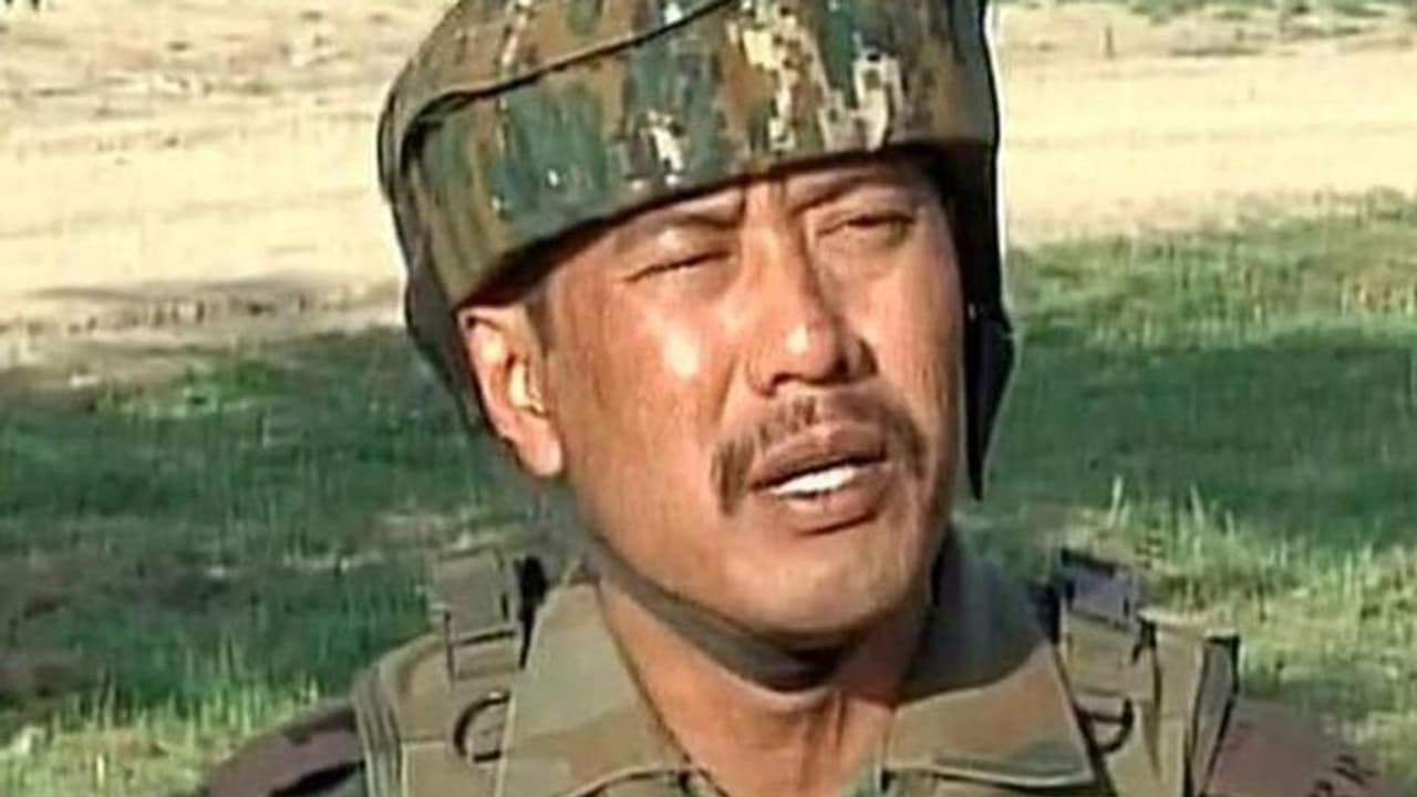 ಯುವತಿ ಜತೆ ಸಿಕ್ಕಿಬಿದ್ದಿದ್ದ ಮೇಜರ್ ಗೊಗೊಯ್ ಎತ್ತಂಗಡಿ ಯುವತಿ ಜತೆ ಸಿಕ್ಕಿಬಿದ್ದಿದ್ದ ಮೇಜರ್ ಗೊಗೊಯ್ ಎತ್ತಂಗಡಿ