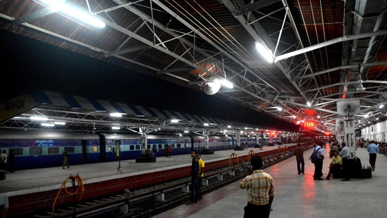 ಇನ್ಮುಂದೆ ರೈಲು ನಿಲ್ದಾಣದಲ್ಲಿ ಸಿಗಲಿದೆ ಸ್ಯಾನಿಟರಿ ಪ್ಯಾಡ್, ಕಾಂಡೋಮ್