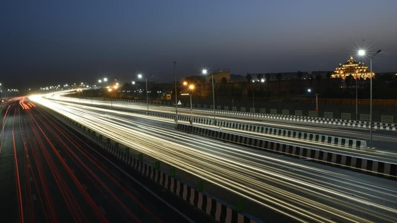 মোদীর আত্মনির্ভর ভারত ভারত অভিযানেও 'চিনা থাবা', লাদাখের কারণে টেন্ডার বাতিলের দাবি মোদীর আত্মনির্ভর ভারত ভারত অভিযানেও 'চিনা থাবা', লাদাখের কারণে টেন্ডার বাতিলের দাবি