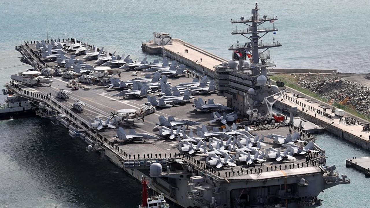 ದಕ್ಷಿಣ ಚೀನಾ ಸಮುದ್ರದಲ್ಲಿ ಯುಎಸ್ ಸಮರ ನೌಕೆ..! ದಕ್ಷಿಣ ಚೀನಾ ಸಮುದ್ರದಲ್ಲಿ ಯುಎಸ್ ಸಮರ ನೌಕೆ..!