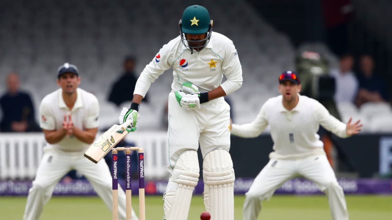 ಪಾಕ್’ಗೆ ತಲೆಬಾಗಿದ ಆಂಗ್ಲರ ಪಡೆ ಪಾಕ್’ಗೆ ತಲೆಬಾಗಿದ ಆಂಗ್ಲರ ಪಡೆ