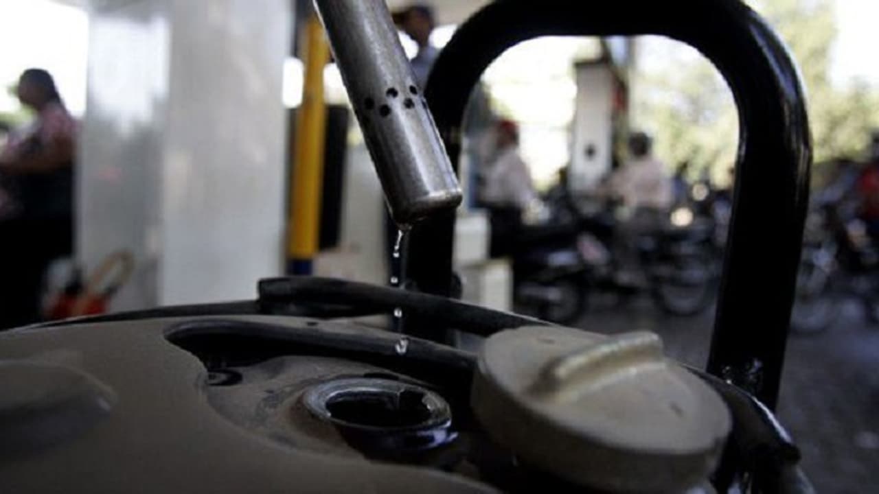 ಅಯ್ಯೋ ದೇವರೇ ಬೆಂಗಳೂರಲ್ಲಿ 80 ರೂ.ಗೆ ಮುತ್ತಿಕ್ಕಿದ ಪೆಟ್ರೋಲ್ ದರ!