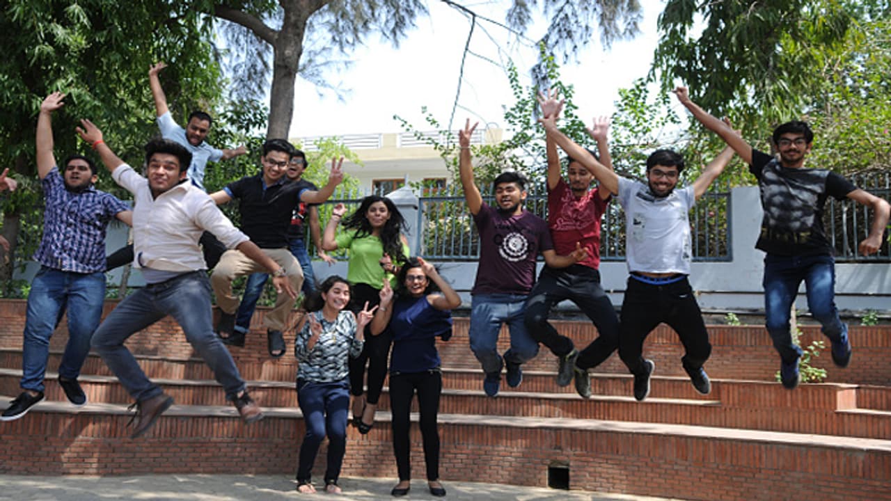 ಸಿಬಿಎಸ್ಸಿ 10ನೇ ತರಗತಿ ಶೇ.86 ಫಲಿತಾಂಶ : ನಾಲ್ವರು 500ಕ್ಕೆ 499 ಸಿಬಿಎಸ್ಸಿ 10ನೇ ತರಗತಿ ಶೇ.86 ಫಲಿತಾಂಶ : ನಾಲ್ವರು 500ಕ್ಕೆ 499