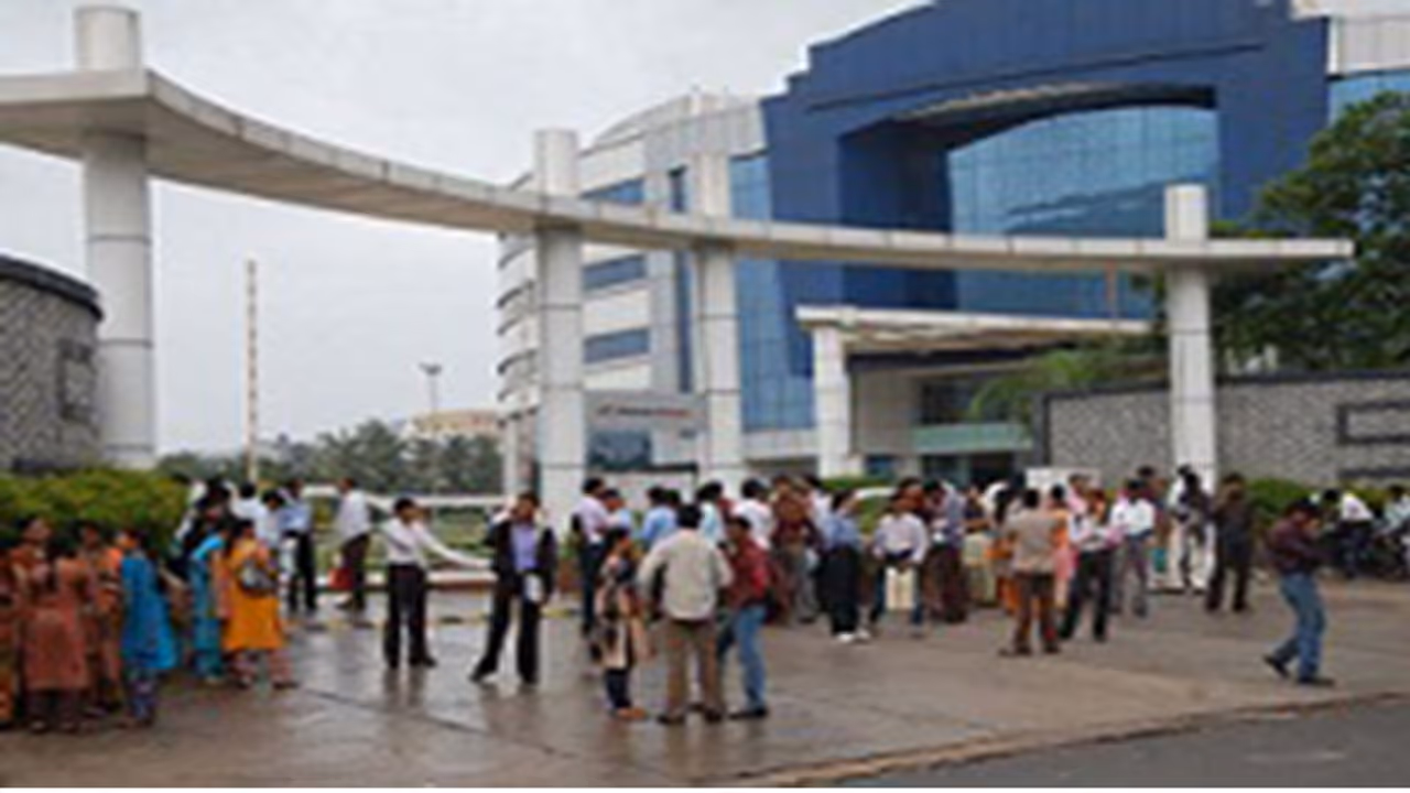 ఐటీ దిగ్గజాలకు కరోనా ముప్పు: స్టార్టప్ సంస్థల ఉద్యోగులు ఇంటికి... ఐటీ దిగ్గజాలకు కరోనా ముప్పు: స్టార్టప్ సంస్థల ఉద్యోగులు ఇంటికి...