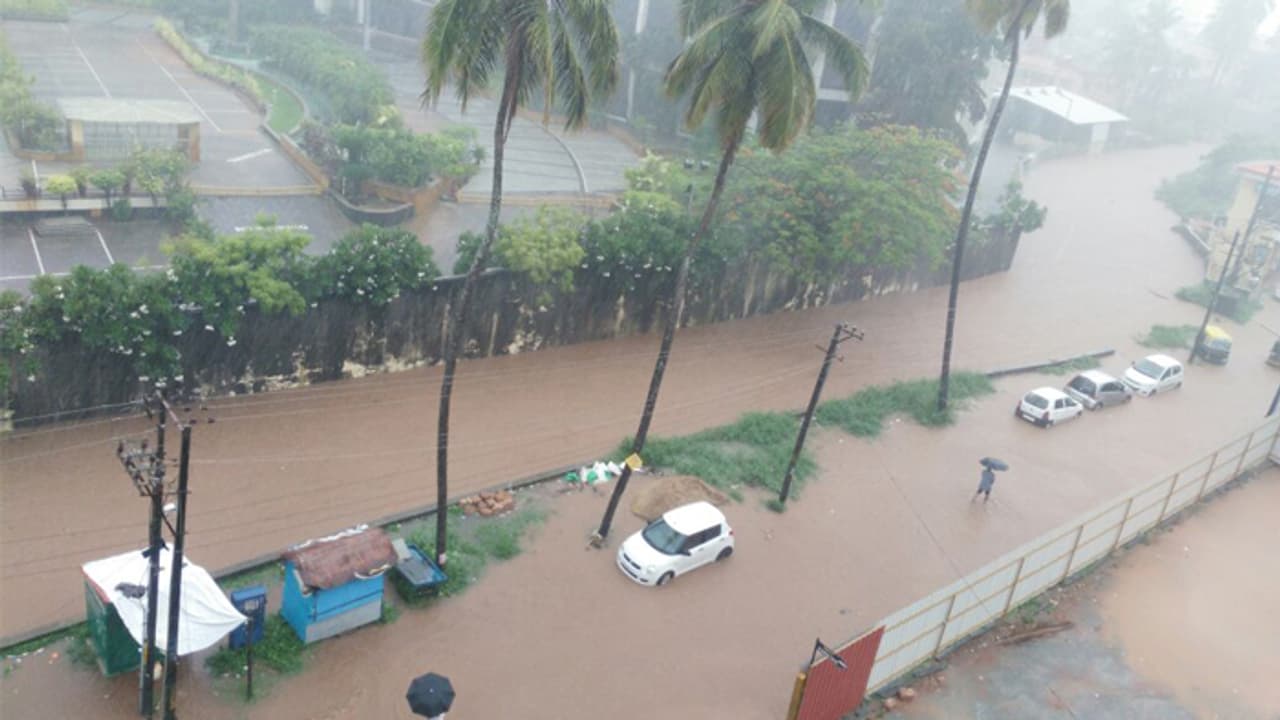 ಹೆಚ್ಚಿದ ವರುಣನ ಅಬ್ಬರ : ಕೆಆರ್ ಎಸ್ ಭರ್ತಿಗೆ 5 ಅಡಿ ಬಾಕಿ ಹೆಚ್ಚಿದ ವರುಣನ ಅಬ್ಬರ : ಕೆಆರ್ ಎಸ್ ಭರ್ತಿಗೆ 5 ಅಡಿ ಬಾಕಿ