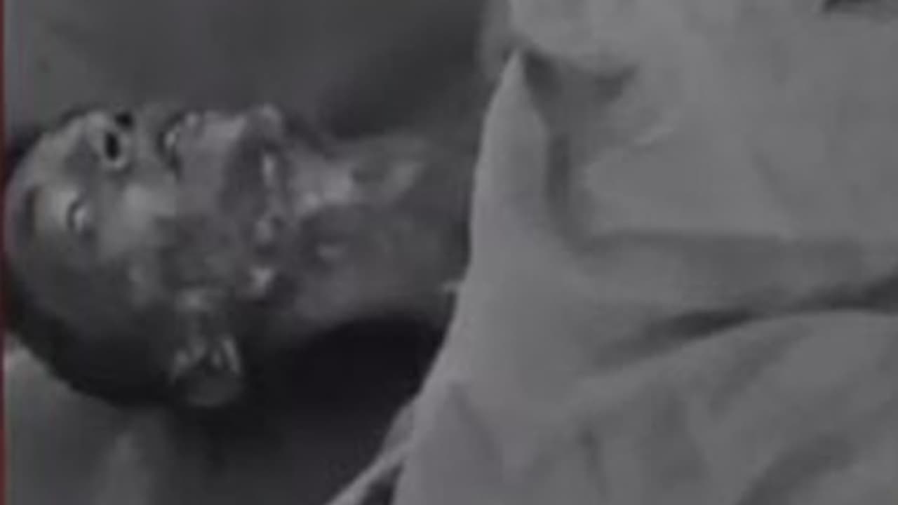 వినూత్న సెల్పీకి ప్రయత్నించి ప్రాణాలమీదికి తెచ్చుకున్న యువకుడు వినూత్న సెల్పీకి ప్రయత్నించి ప్రాణాలమీదికి తెచ్చుకున్న యువకుడు