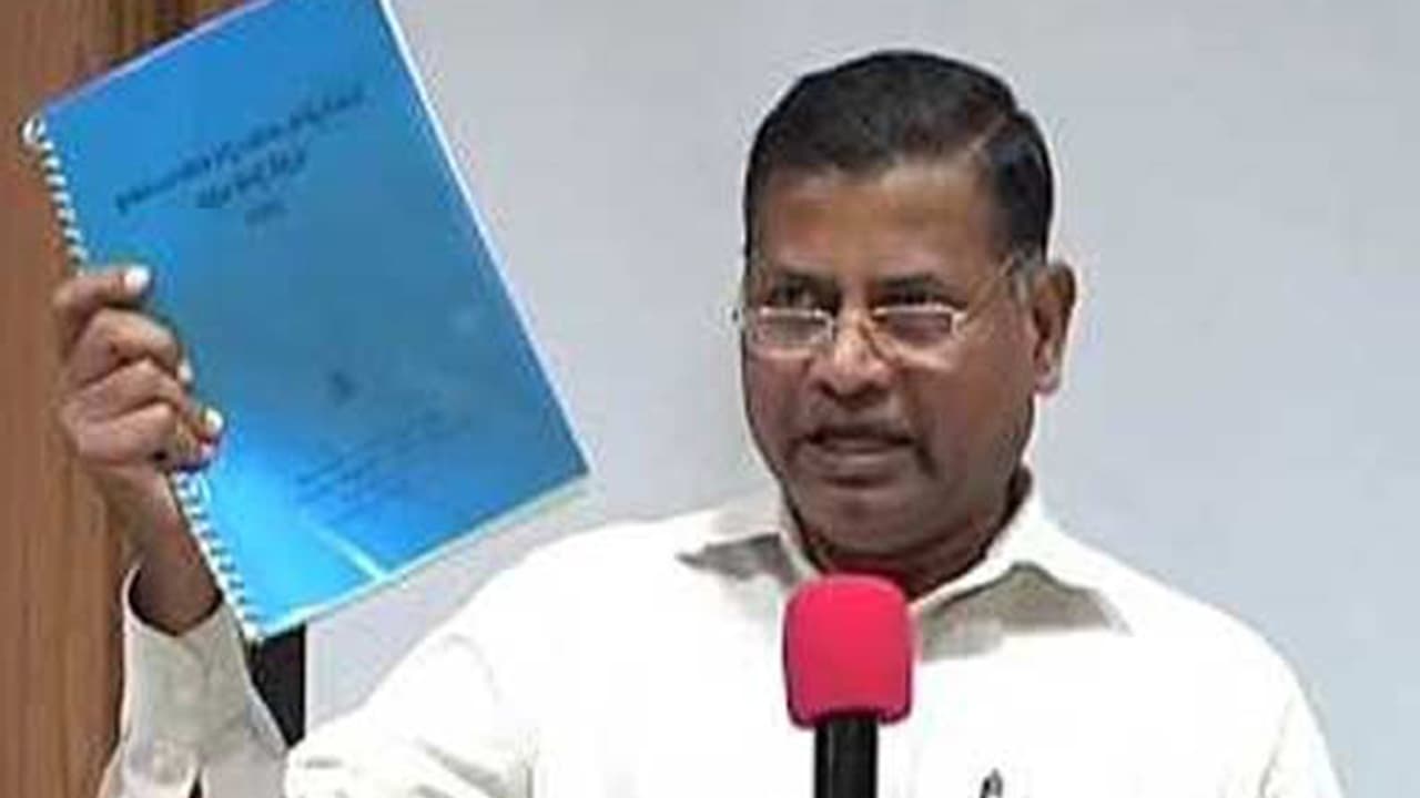 తెలంగాణలో మున్సిపల్ ఎన్నికలకు రంగం సిద్ధం: ఈనెల 10 డ్రాఫ్ట్ విడుదల తెలంగాణలో మున్సిపల్ ఎన్నికలకు రంగం సిద్ధం: ఈనెల 10 డ్రాఫ్ట్ విడుదల