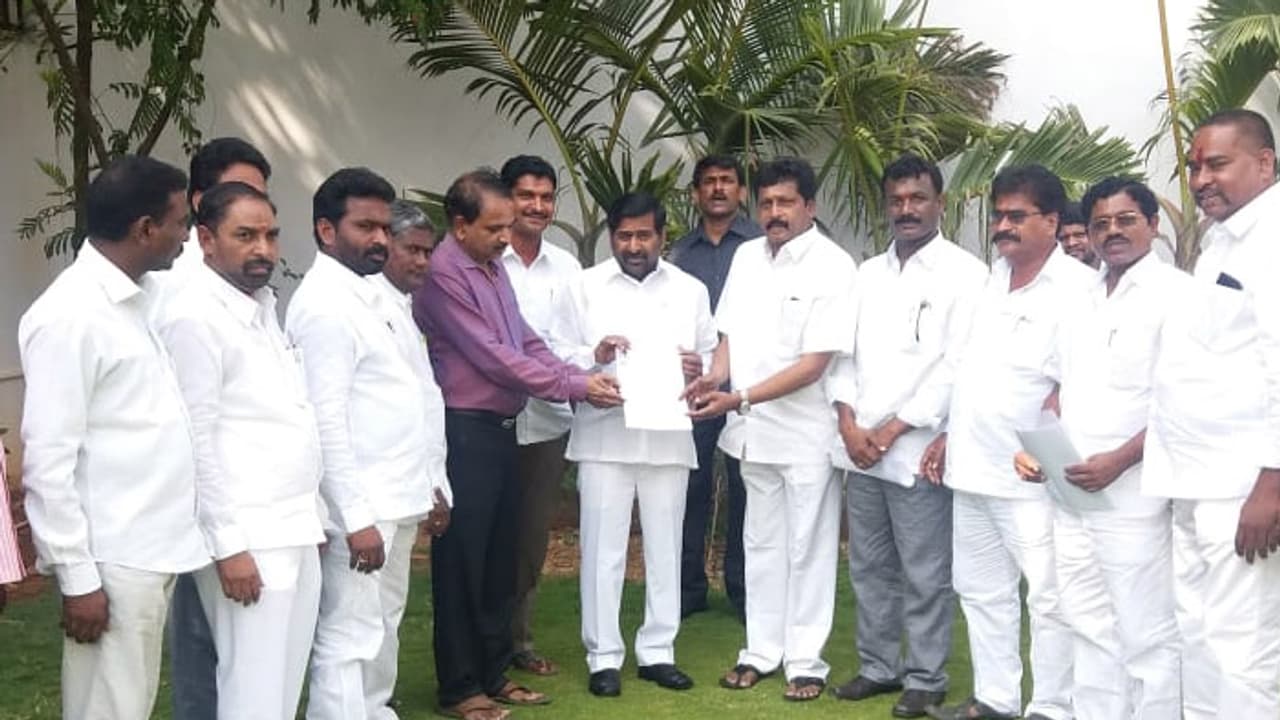 స్థలం ఇవ్వండి, కాలంతో పోటి పడుతాం : శ్రీకృష్ణ యాదవ ట్రస్ట్ స్థలం ఇవ్వండి, కాలంతో పోటి పడుతాం : శ్రీకృష్ణ యాదవ ట్రస్ట్