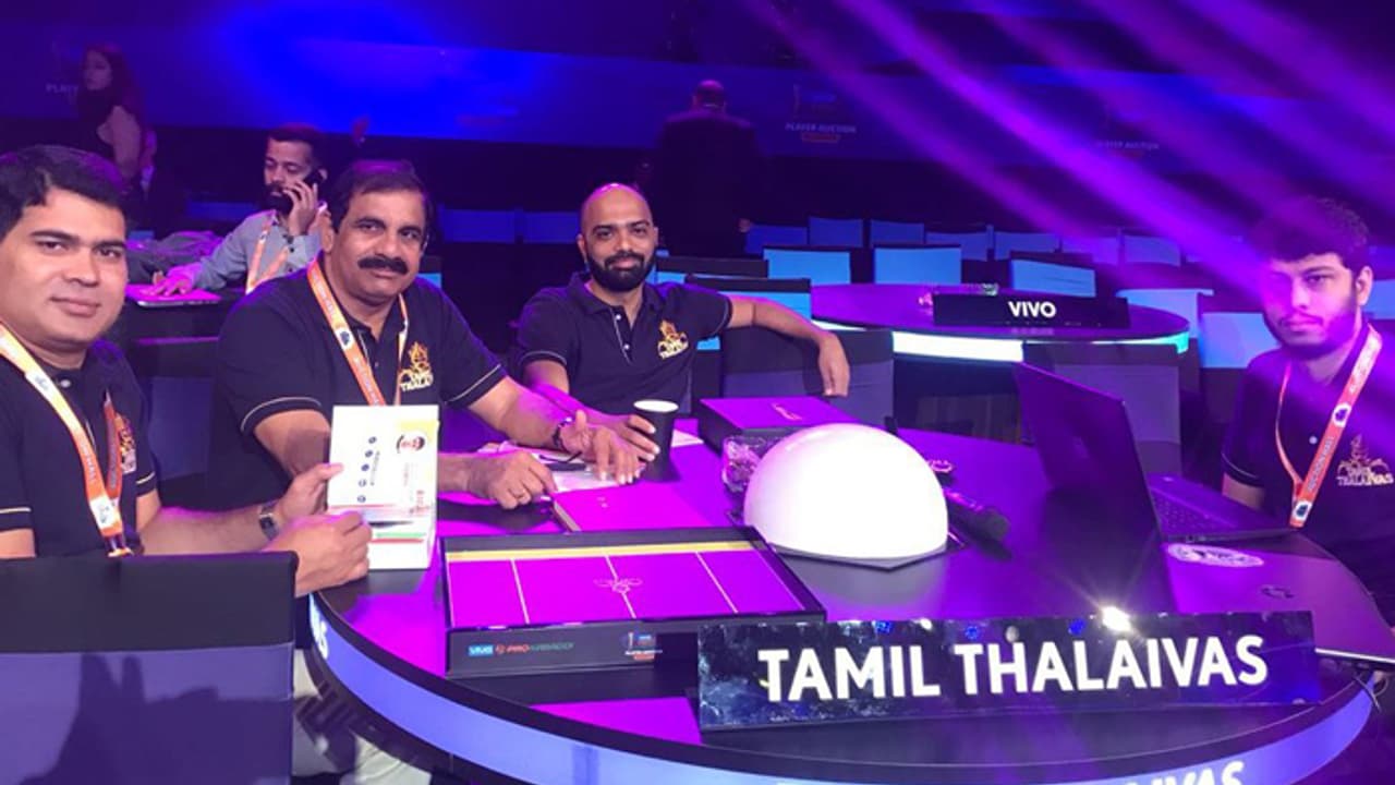 PKL 6: ಮೊದಲ ದಿನದ ಹರಾಜಿನ ಬಳಿಕ ತಮಿಳ್ ತಲೈವಾಸ್ ತಂಡ ಹೀಗಿದೆ PKL 6: ಮೊದಲ ದಿನದ ಹರಾಜಿನ ಬಳಿಕ ತಮಿಳ್ ತಲೈವಾಸ್ ತಂಡ ಹೀಗಿದೆ