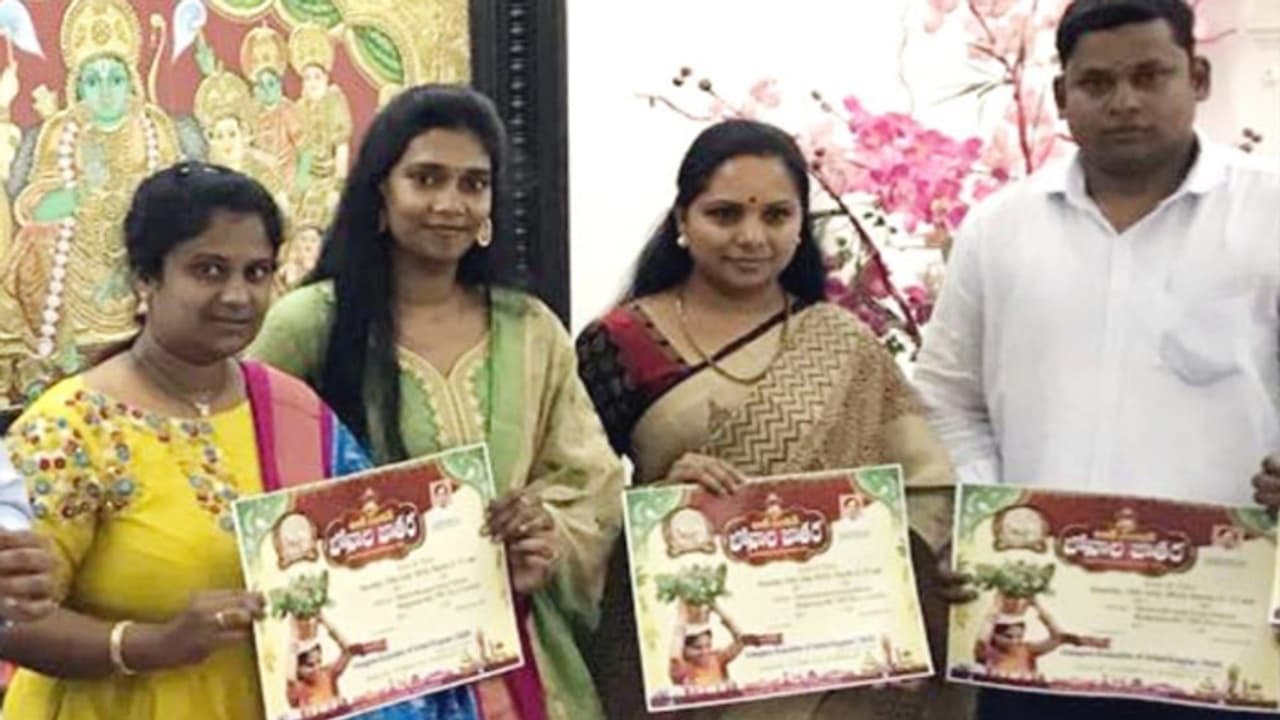 కవిత చేదుల మీదుగా లండన్ బోనాల పోస్టర్ కవిత చేదుల మీదుగా లండన్ బోనాల పోస్టర్