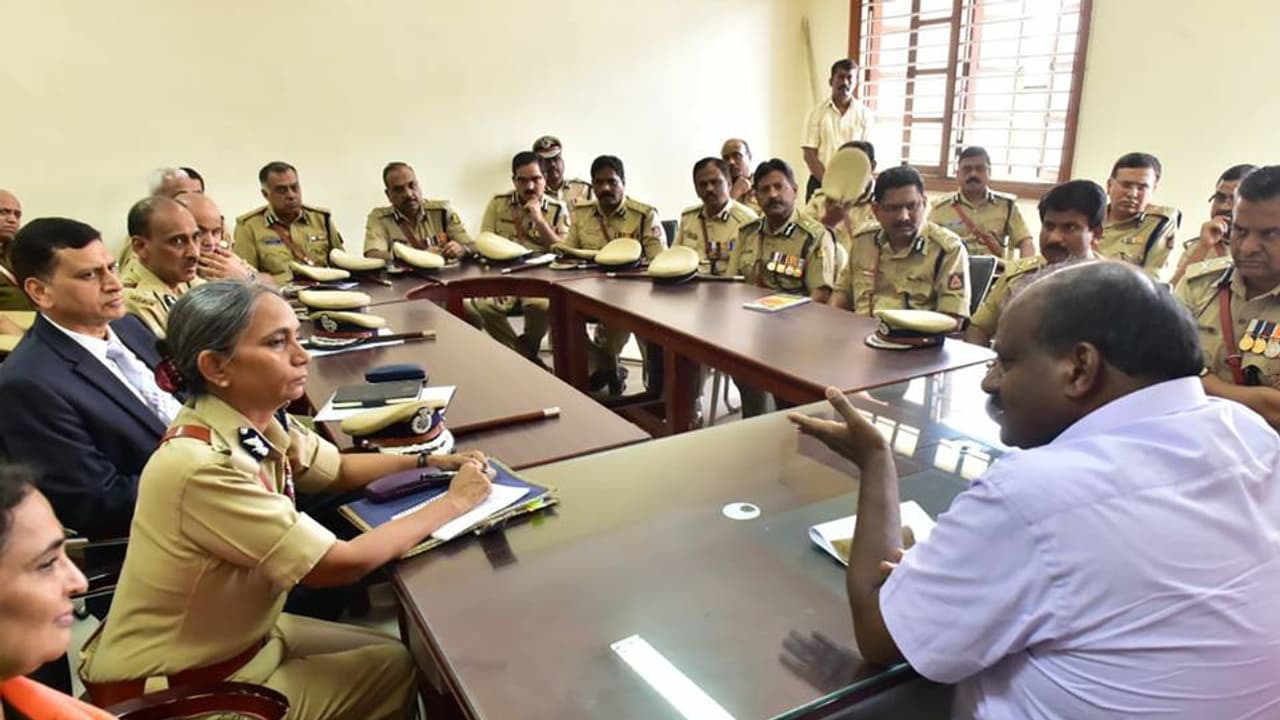 ಕೆಂಪಯ್ಯಗೆ ಟಾಂಗ್ ಕೊಟ್ಟ ಸಿಎಂ ಎಚ್.ಡಿ. ಕುಮಾರಸ್ವಾಮಿ ಕೆಂಪಯ್ಯಗೆ ಟಾಂಗ್ ಕೊಟ್ಟ ಸಿಎಂ ಎಚ್.ಡಿ. ಕುಮಾರಸ್ವಾಮಿ