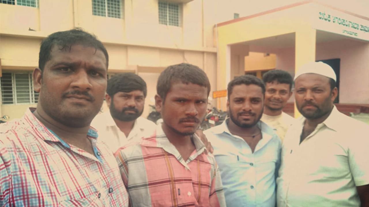 ಮಾನಸಿಕ ಅಸ್ವಸ್ಥನಿಗೆ ಮರುಜೀವ ನೀಡಿದ ಮಂಡ್ಯ ಯುವಕರು