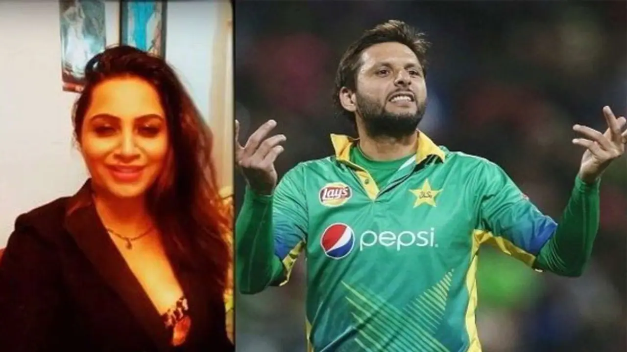 అతడితో శృంగారంలో పాల్గొన్నట్లు చెప్పడం నా తప్పే! అతడితో శృంగారంలో పాల్గొన్నట్లు చెప్పడం నా తప్పే!