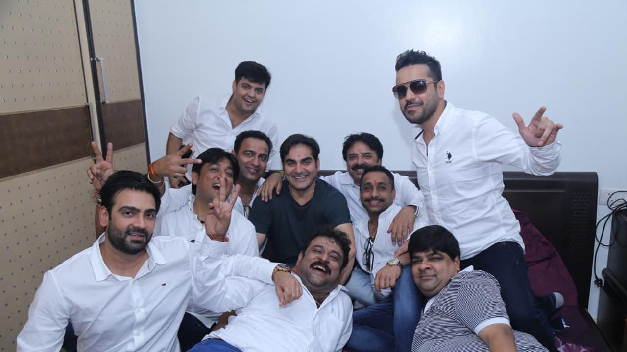 ಐಪಿಎಲ್ ಬೆಟ್ಟಿಂಗ್: ಅರ್ಬಾಜ್ ಖಾನ್ ಬಳಿಕ ಮತ್ತಿಬ್ಬರು ಬಾಲಿವುಡ್ ನಿರ್ಮಾಪಕರಿಗೆ ಸಮನ್ಸ್ ಐಪಿಎಲ್ ಬೆಟ್ಟಿಂಗ್: ಅರ್ಬಾಜ್ ಖಾನ್ ಬಳಿಕ ಮತ್ತಿಬ್ಬರು ಬಾಲಿವುಡ್ ನಿರ್ಮಾಪಕರಿಗೆ ಸಮನ್ಸ್