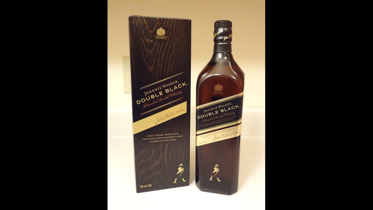 குடிமகன்களுக்கு மகிழ்ச்சியான செய்தி; ஜானிவாக்கர் விஸ்கி இனி பேப்பர் பாட்டில்களில் கிடைக்குமாம்.!