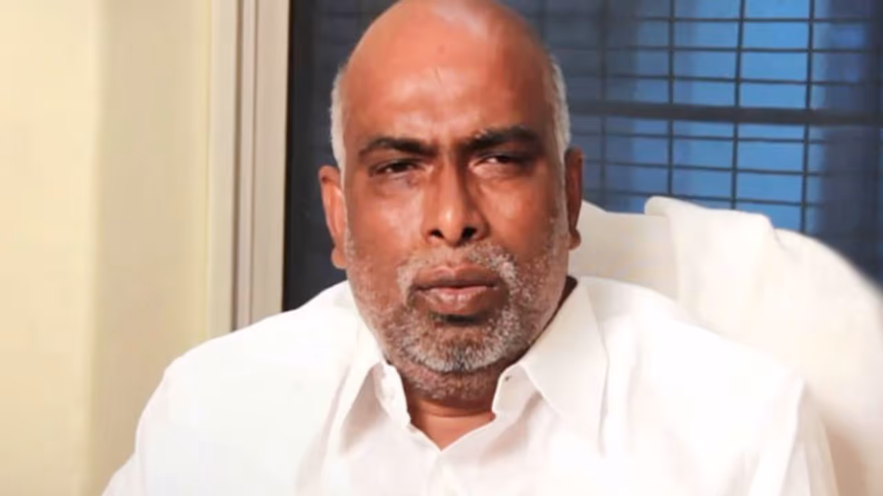 చేతులెత్తి మెుక్కినా వేధించడం దుర్మార్గం: మంత్రి కొడాలి నానికి డొక్కా కౌంటర్ చేతులెత్తి మెుక్కినా వేధించడం దుర్మార్గం: మంత్రి కొడాలి నానికి డొక్కా కౌంటర్