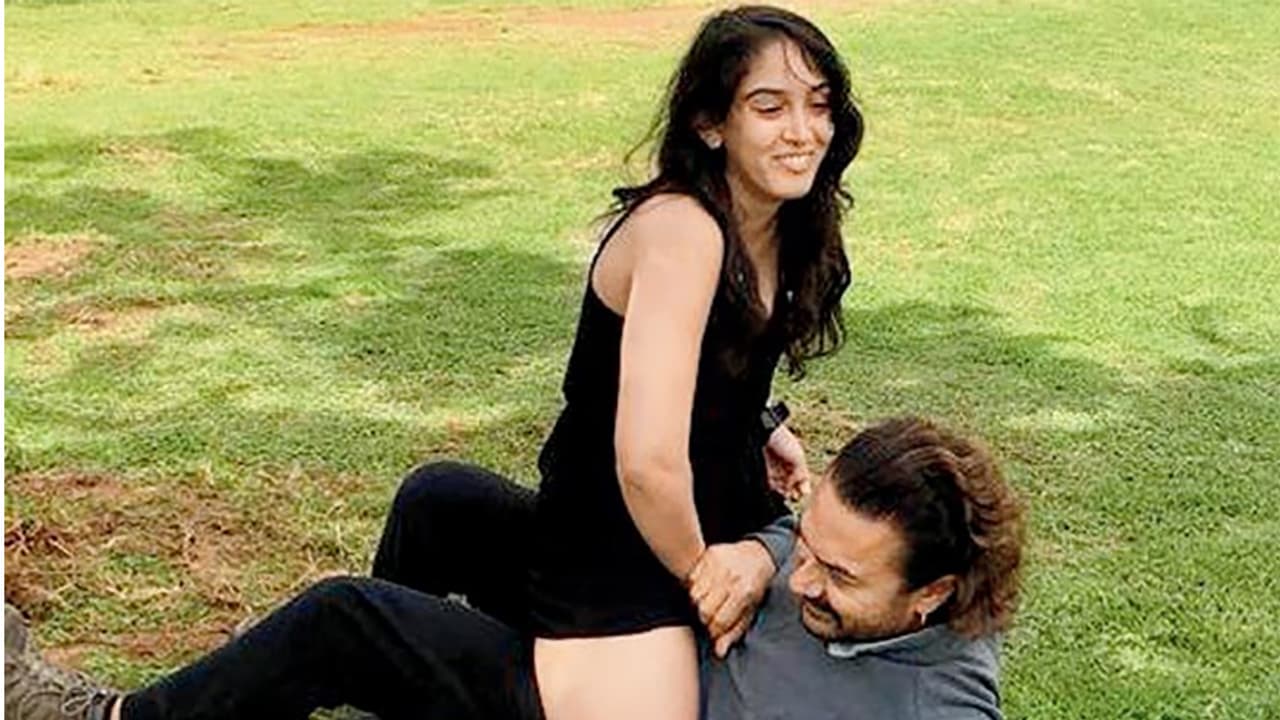 Watch: Aamir Khan insulted by netizens for his photo with daughter Watch: Aamir Khan insulted by netizens for his photo with daughter