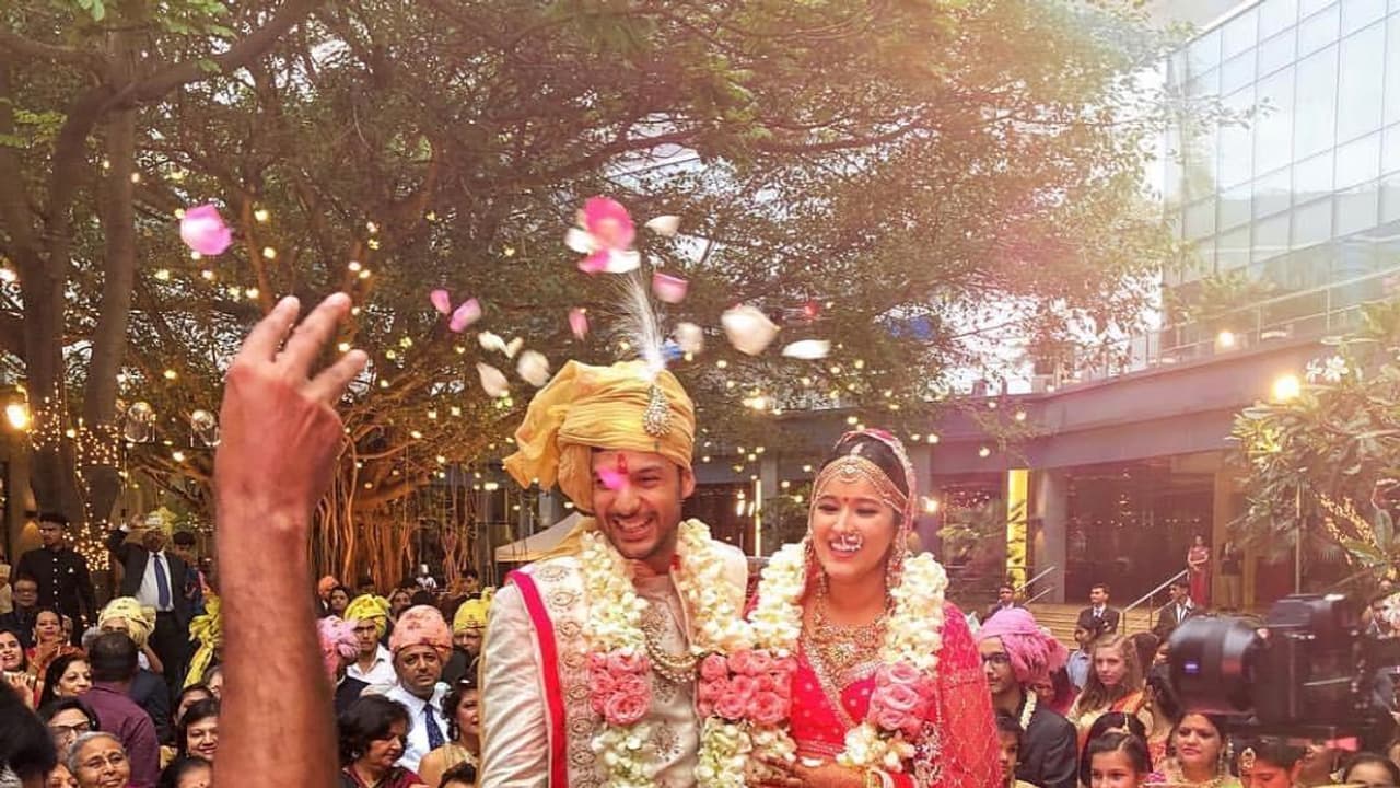 ದಾಂಪತ್ಯ ಜೀವನಕ್ಕೆ ಕಾಲಿಟ್ಟ ಕ್ರಿಕೆಟಿಗ ಮಯಾಂಕ್ ಅಗರ್ವಾಲ್ ದಾಂಪತ್ಯ ಜೀವನಕ್ಕೆ ಕಾಲಿಟ್ಟ ಕ್ರಿಕೆಟಿಗ ಮಯಾಂಕ್ ಅಗರ್ವಾಲ್