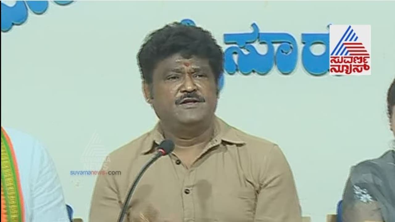 ನಾಚುವಂತೆ ತಬ್ಬಿಕೊಂಡ ಜೆಡಿಎಸ್ ಕಾಂಗ್ರೆಸಿಗರು : ಜಗ್ಗೇಶ್ ಲೇವಡಿ ನಾಚುವಂತೆ ತಬ್ಬಿಕೊಂಡ ಜೆಡಿಎಸ್ ಕಾಂಗ್ರೆಸಿಗರು : ಜಗ್ಗೇಶ್ ಲೇವಡಿ