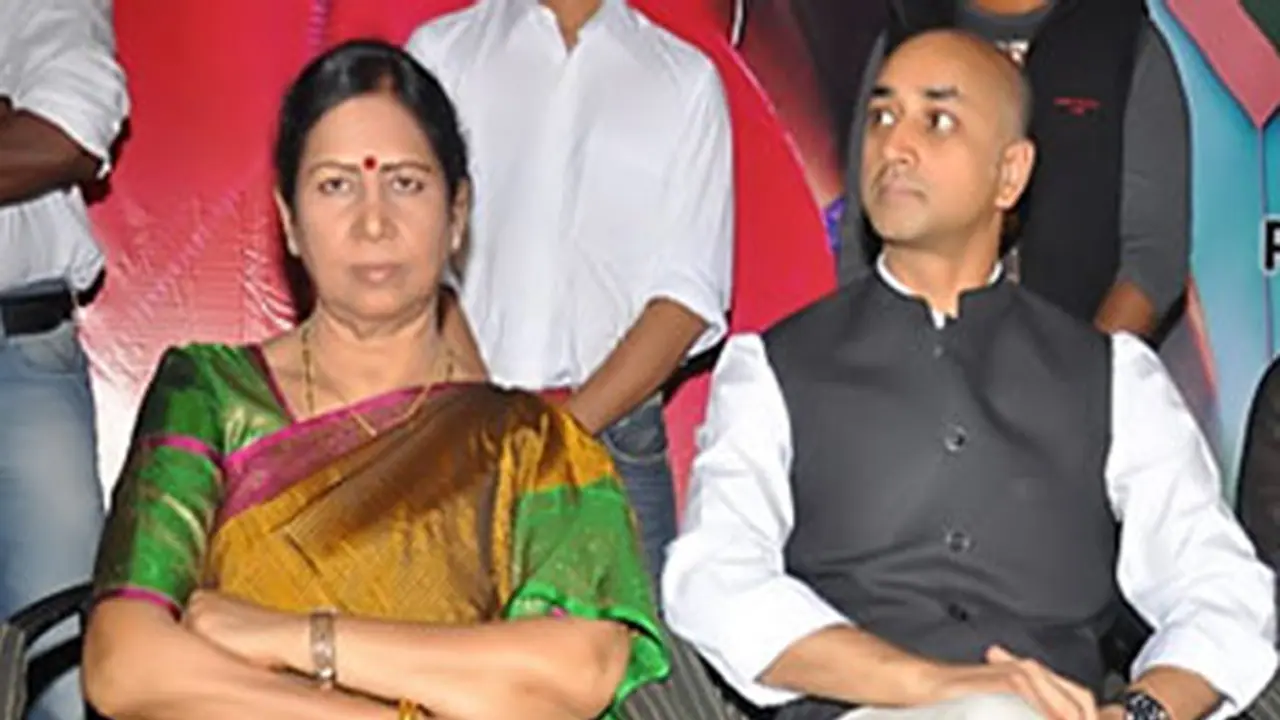 రాజకీయాలకు కాదు: గల్లా అరుణపై గల్లా జయదేవ్ రియాక్షన్ రాజకీయాలకు కాదు: గల్లా అరుణపై గల్లా జయదేవ్ రియాక్షన్