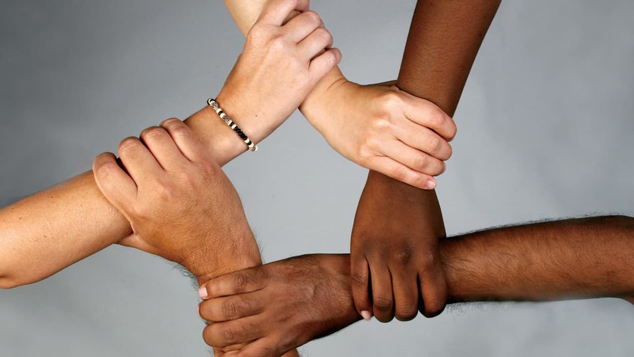 ಮಕ್ಕಳ ಮನದಲ್ಲಿ ವರ್ಣಬೇಧ ಎಂಬ ವಿಷ: ವಿಡಿಯೋ..!