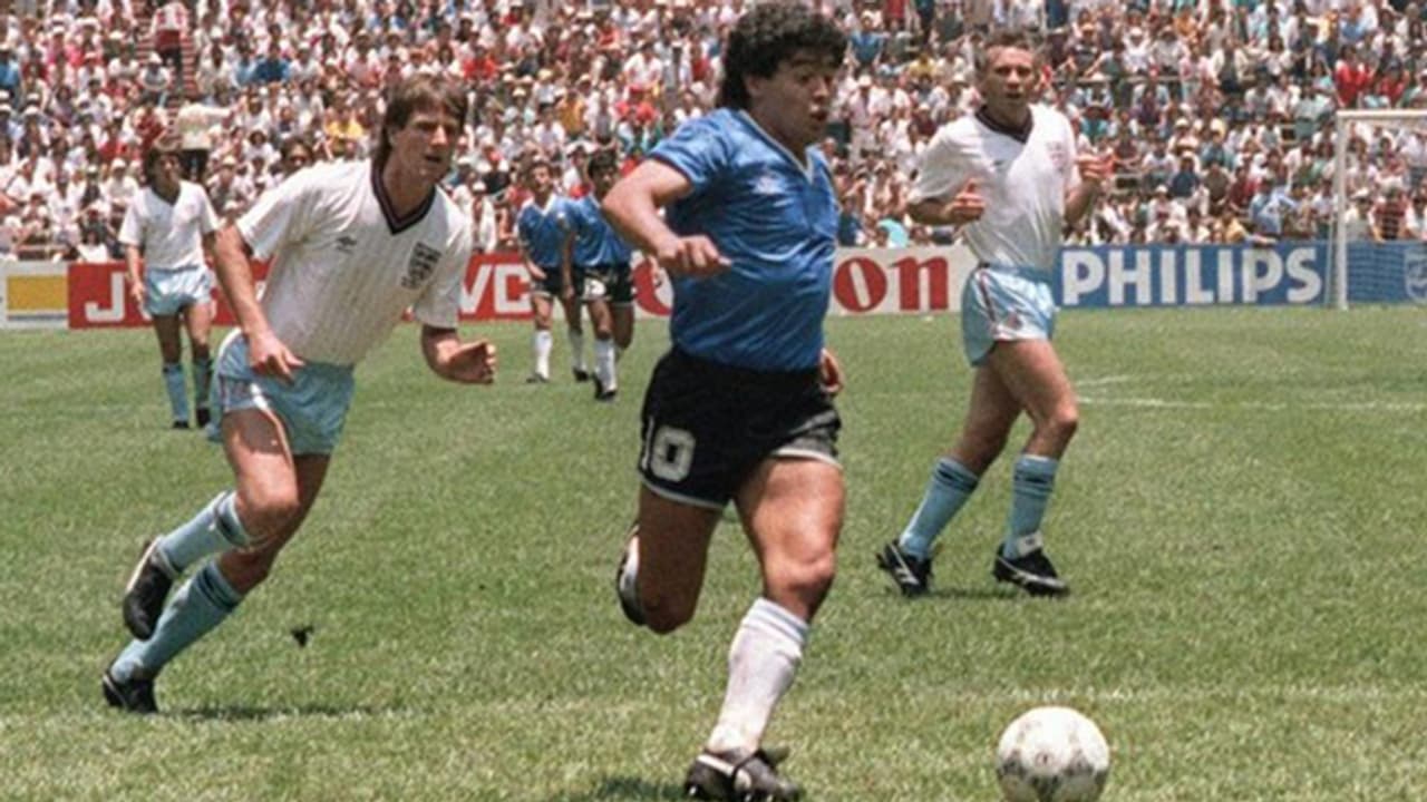 డిగో.. 'గాడ్ ఆఫ్ హ్యాండ్', జెఫ్రీ హ్యాట్రిక్తో ఇంగ్లండ్కు కప్ డిగో.. 'గాడ్ ఆఫ్ హ్యాండ్', జెఫ్రీ హ్యాట్రిక్తో ఇంగ్లండ్కు కప్