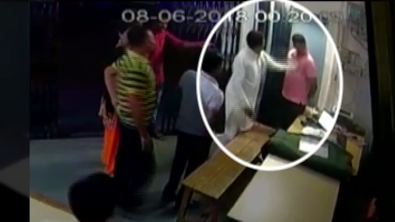 పోలీస్ స్టేషన్ లో కానిస్టేబుల్ ని కొట్టిన బీజేపీ ఎమ్మెల్యే పోలీస్ స్టేషన్ లో కానిస్టేబుల్ ని కొట్టిన బీజేపీ ఎమ్మెల్యే