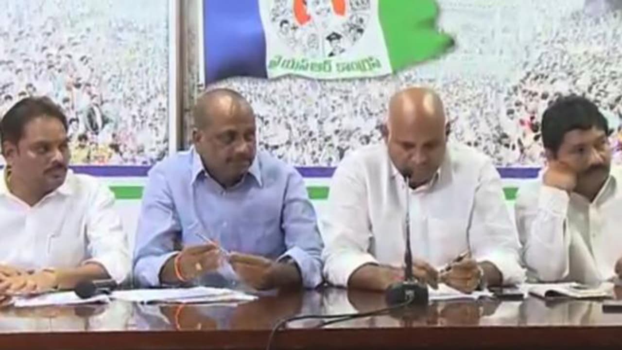 ‘స్పందిస్తారు.. కానీ న్యాయం చేయరు’ ‘స్పందిస్తారు.. కానీ న్యాయం చేయరు’