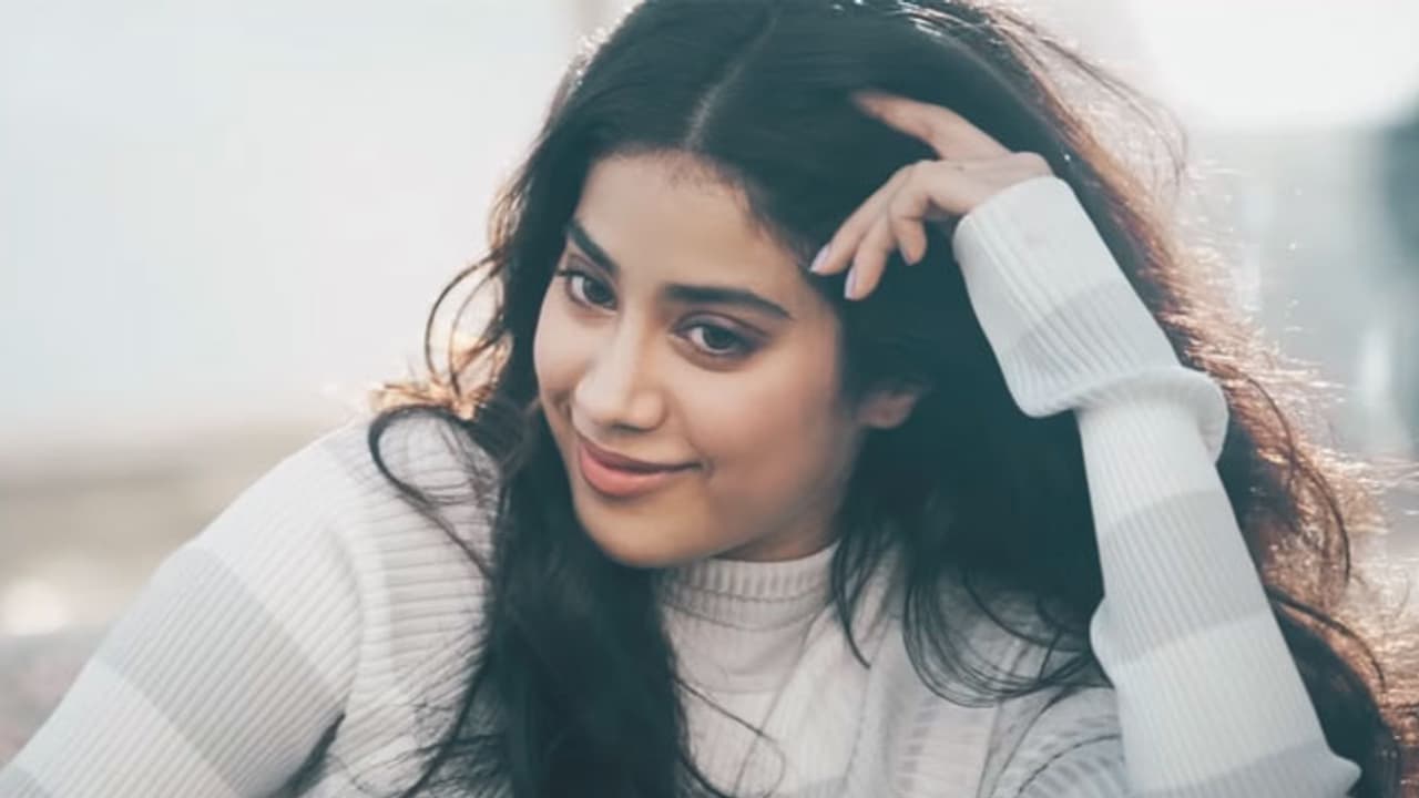 బయోపిక్ లో ఆఫర్, ప్రిపేర్ అవుతున్నశ్రీదేవి కూతురు! బయోపిక్ లో ఆఫర్, ప్రిపేర్ అవుతున్నశ్రీదేవి కూతురు!