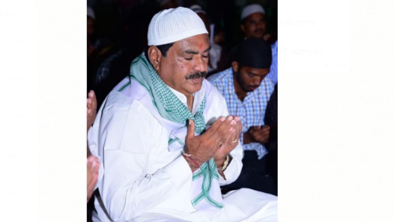 టిఆర్ఎస్ ఎర్రబెల్లి ఇఫ్తార్ విందు టిఆర్ఎస్ ఎర్రబెల్లి ఇఫ్తార్ విందు