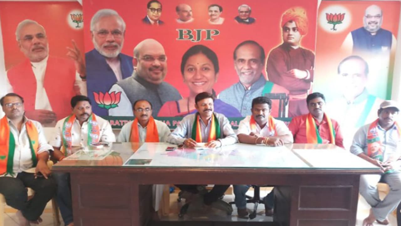 అర్హులైన బీసీలందరికి రుణాలు ఇవ్వాలి అర్హులైన బీసీలందరికి రుణాలు ఇవ్వాలి