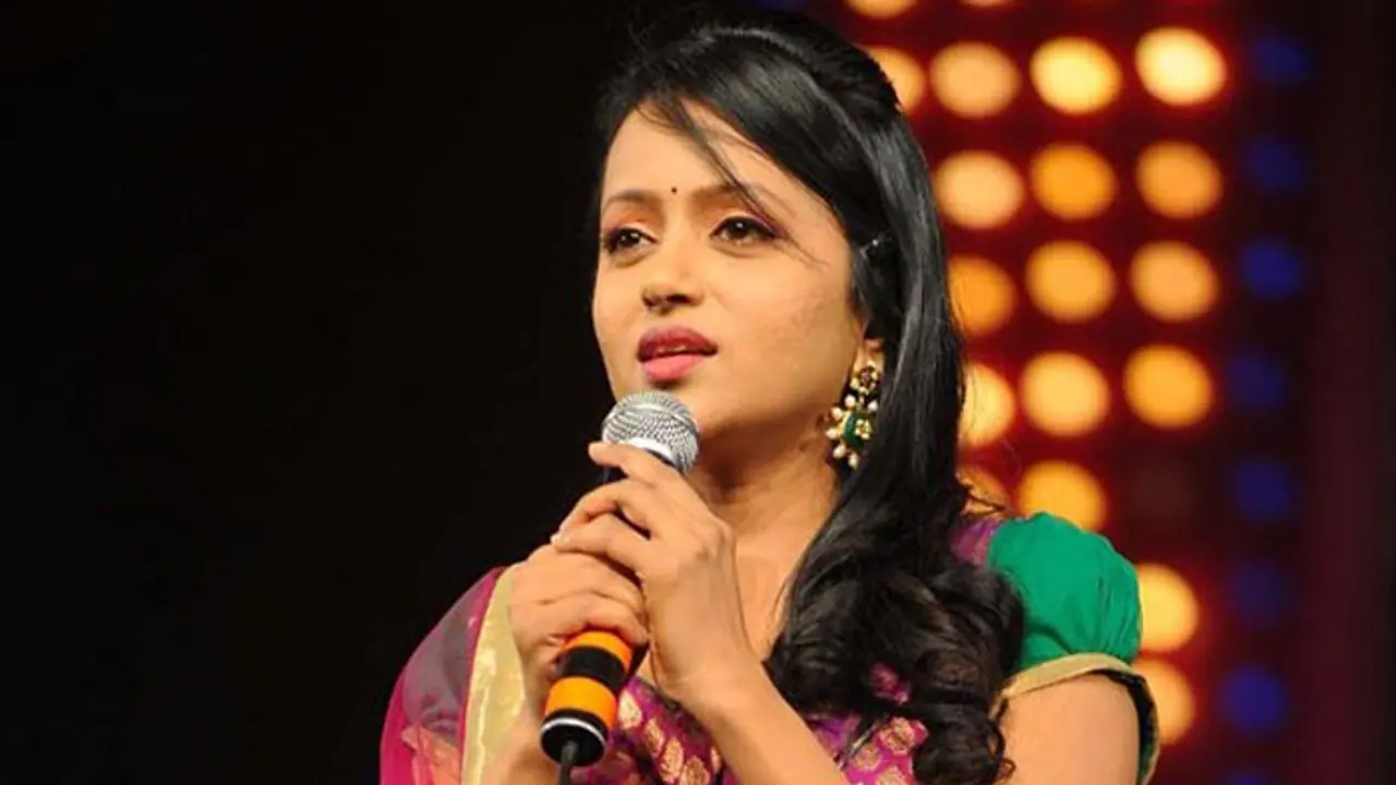 కేటీఆర్ తో భేటీ: అదేమిటో చెప్పనన్న యాంకర్ సుమ కేటీఆర్ తో భేటీ: అదేమిటో చెప్పనన్న యాంకర్ సుమ