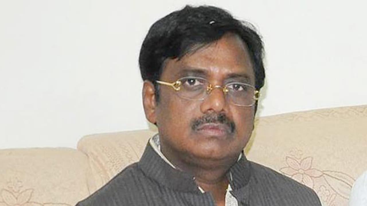 కొప్పుల ఓటమికి కుట్ర: టీఆర్ఎస్ లో వివేక్ కు చిక్కులు? కొప్పుల ఓటమికి కుట్ర: టీఆర్ఎస్ లో వివేక్ కు చిక్కులు?