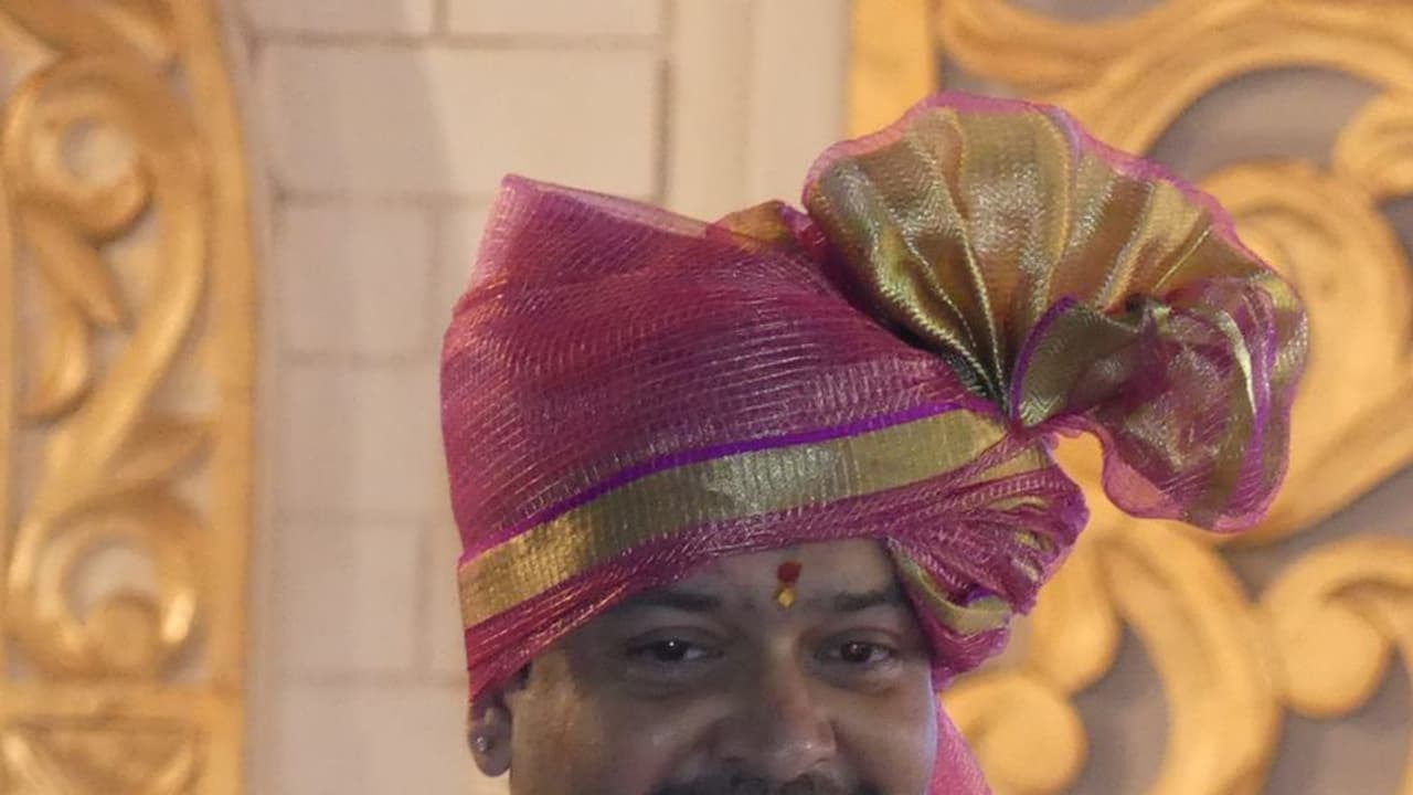 ಗುಂಡು ಹಾರಿಸಿಕೊಂಡು ಸ್ವಯಂಘೋಷಿತ ದೇವಮಾನವ ಆತ್ಮಹತ್ಯೆ..! ಗುಂಡು ಹಾರಿಸಿಕೊಂಡು ಸ್ವಯಂಘೋಷಿತ ದೇವಮಾನವ ಆತ್ಮಹತ್ಯೆ..!