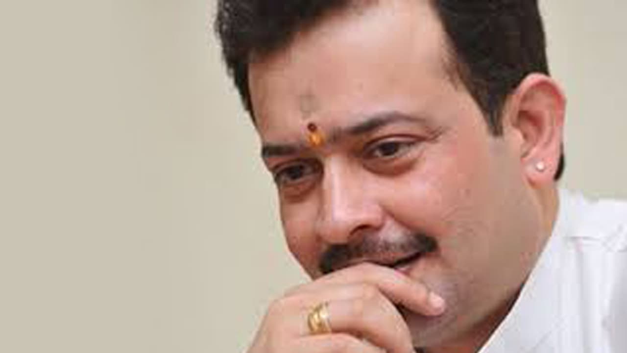 ఆర్ఎస్ఎస్ చీఫ్ మోహన్ భగవత్ సన్నిహితుడు భయ్యూజీ ఆత్మహత్య ఆర్ఎస్ఎస్ చీఫ్ మోహన్ భగవత్ సన్నిహితుడు భయ్యూజీ ఆత్మహత్య